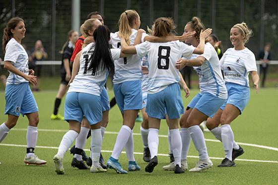 In der Kreisklasse am Ball: Spielerinnen des TSV 1860 München. Foto: Anne Wild