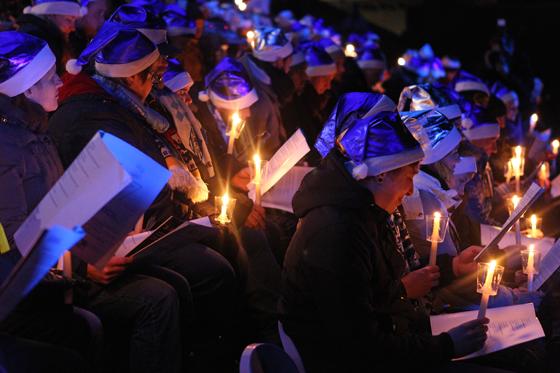 Stimmungsvolles Giesing: Adventssingen im Grünwalder Stadion. Foto: A. Wild