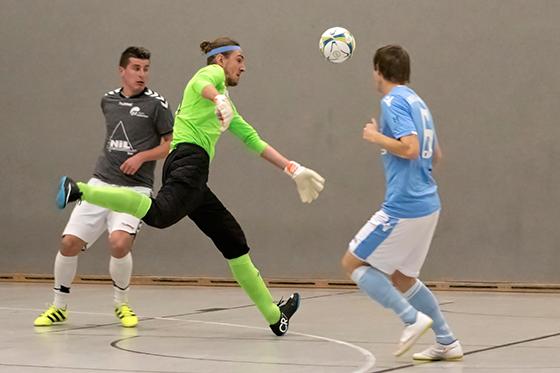 Beliebter Budenzauber: Fußball-Hallenturniere. Foto: Anne Wild