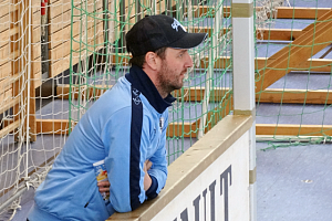 Beim Hallenkick: Amateure-Trainer Andreas Kopfmüller. Foto: AS