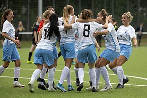 In der Kreisklasse am Ball: Spielerinnen des TSV 1860 München. Foto: Anne Wild