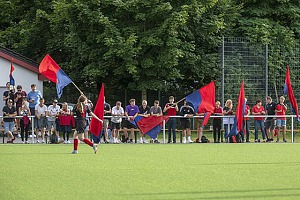 Frauenfußball als Zuschauermagnet In Freundschaft verbunden: der TSV 1860 München und der SSV 1983 Weng. Archivfoto: Anne Wild
