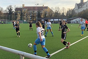 Halbes Dutzend für Löwen-Stürmerin Im Vorwärtsgang: Julia Schwarz. Foto: A. Seeler