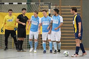 Amateur-Löwen beim Lotto-Bayern-Hallencup Seltener Anblick: Amateur-Löwen unter dem Hallendach. Archivfoto: Anne Wild