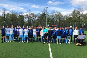 Amateur-Löwen sichern Relegationsplatz In Freundschaft: Blausterne und Löwen. Foto: AS