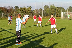 Amateur-Löwen klettern ins obere Tabellendrittel 2016 09 26Spielbestimmend: Die Amateur-Löwen beim SV Planegg-Krailling II. Foto: A. Seeler