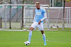 Umkämpftes Remis im Gewitterhagel Traumtor: Cheikh Diop. Archivfoto: Anne Wild