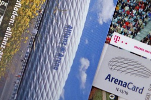 Arena-Cards Sammelaktion bringt stolze Summe Restguthaben für die Jugend: Löwenfans spenden Arena-Cards. Foto: Anne Wild