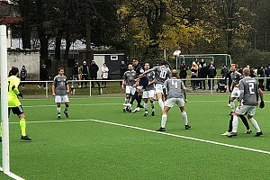 Giesinger Derby geht an die Amateur-Löwen Kampfspiel: Sportclub gegen Amateur-Löwen. Foto: Seeler
