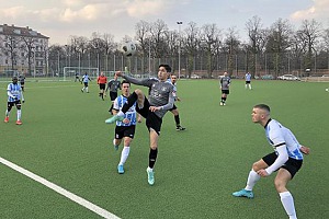 Amateur-Löwen auf Aufstiegskurs In aller Freundschaft: Giesinger Derby. Foto: A. Seeler