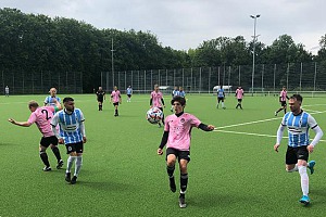 Aufstiegsfreude bei Amateur-Löwen Enges Ringen: Turnerbund und Amateur-Löwen. Foto: A. Seeler